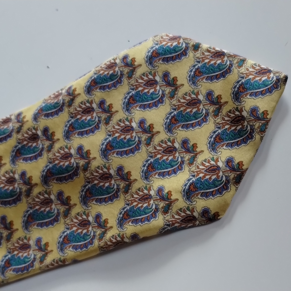 M PARIS DESIGNER Lori's Azzaro 100% SILK Tie